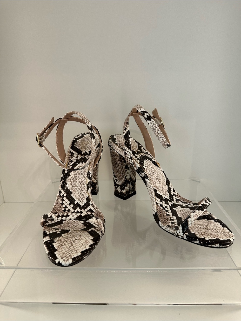 RAYE Nava Snakeskin Block Heel Sandals. Women’s Size 7